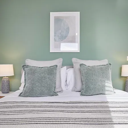 Glenholme With Sea Views And Balconies In North Yorkshire