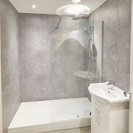 Glenholme With Sea Views And Balconies In North Yorkshire *