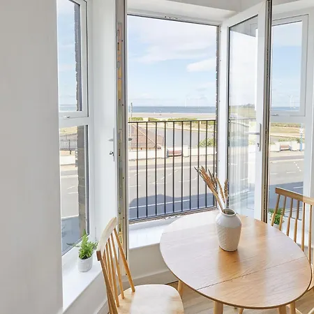 Glenholme With Sea Views And Balconies In North Yorkshire Apartamento