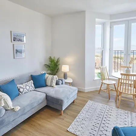 Glenholme With Sea Views And Balconies In North Yorkshire * Redcar