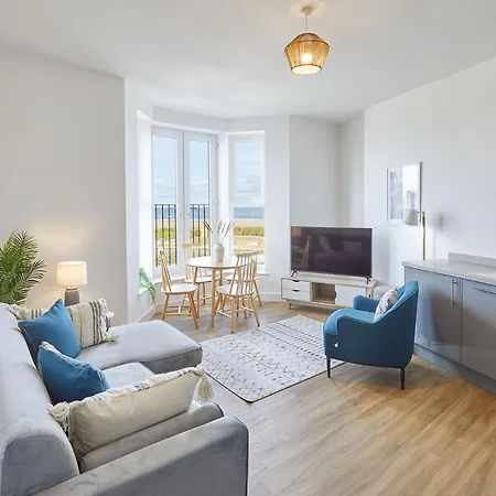 Glenholme With Sea Views And Balconies In North Yorkshire Redcar
