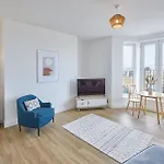 Glenholme With Sea Views And Balconies In North Yorkshire *