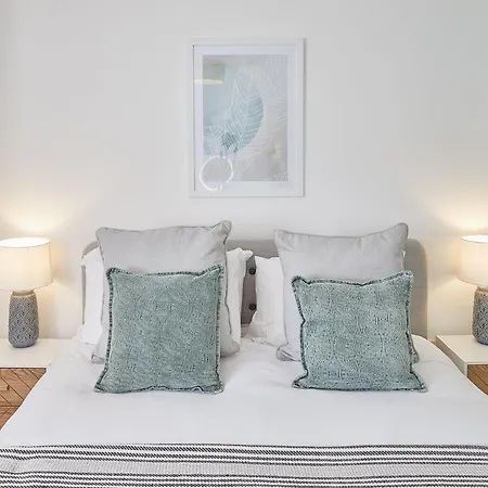 Apartment Glenholme With Sea Views And Balconies In North Yorkshire