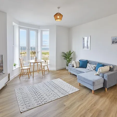 Glenholme With Sea Views And Balconies In North Yorkshire * Redcar