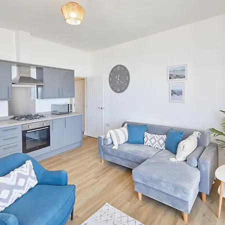 Glenholme With Sea Views And Balconies In North Yorkshire Apartment *